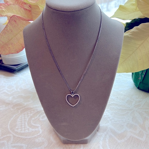 STERLING SILVER AND CZ HEART NECKLACE NWOT - Picture 2 of 6